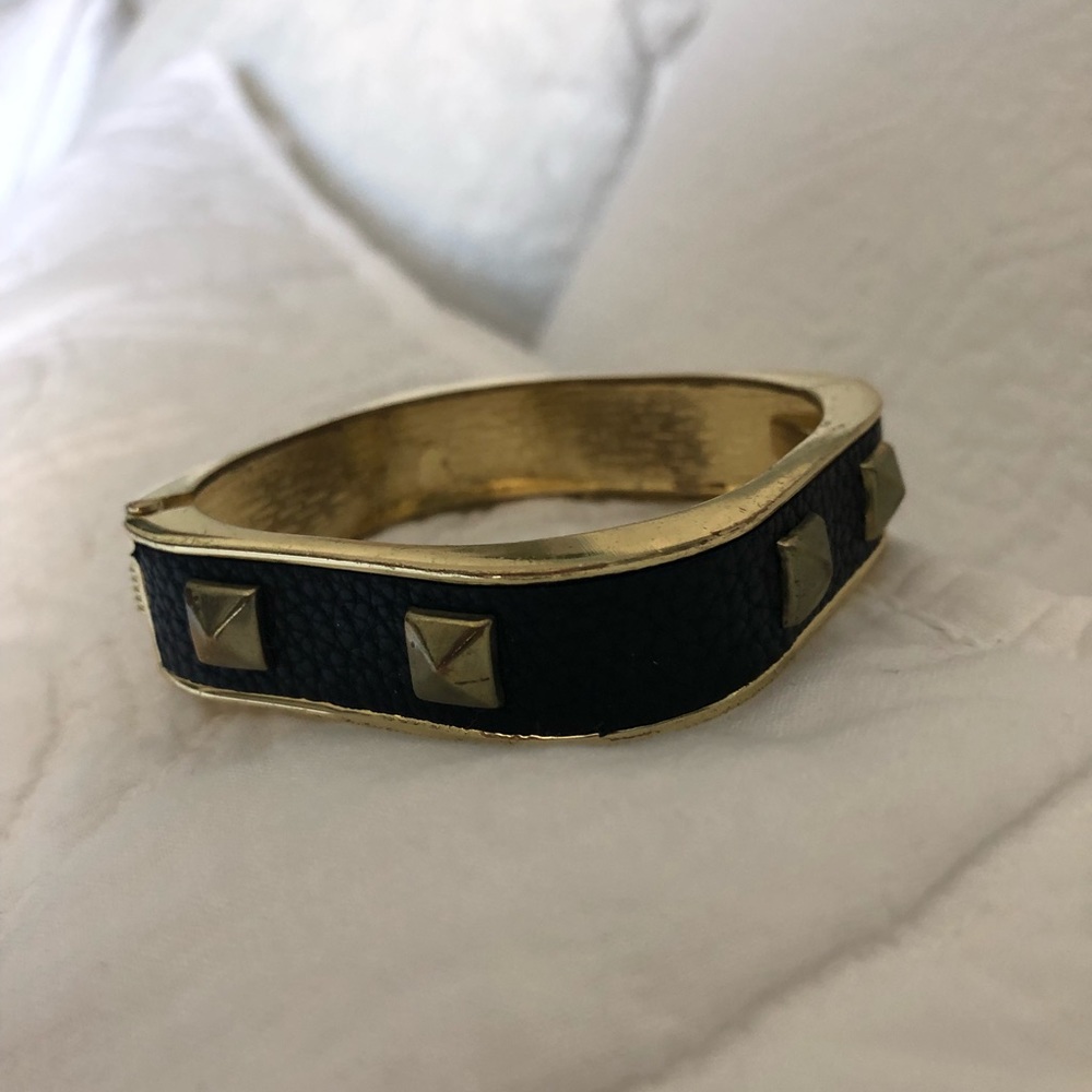 Leather stud bracelet